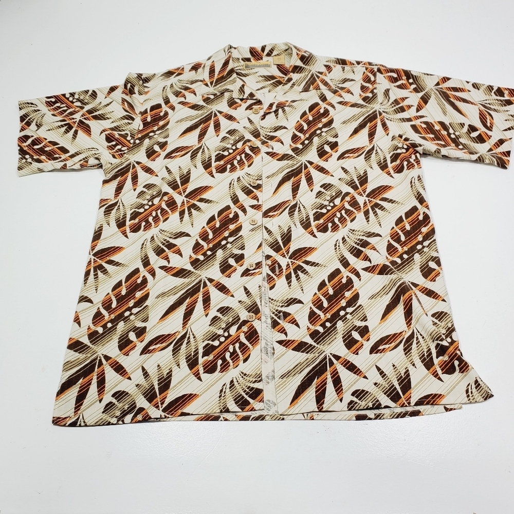 Bobby Chan shirt men size medium 100% Silk Short Sleeve Button Up Hawaiian